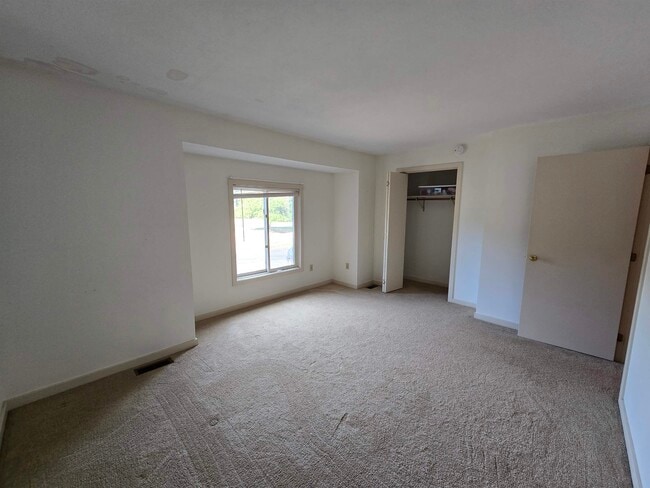 Building Photo - 43 Thornhill Rd