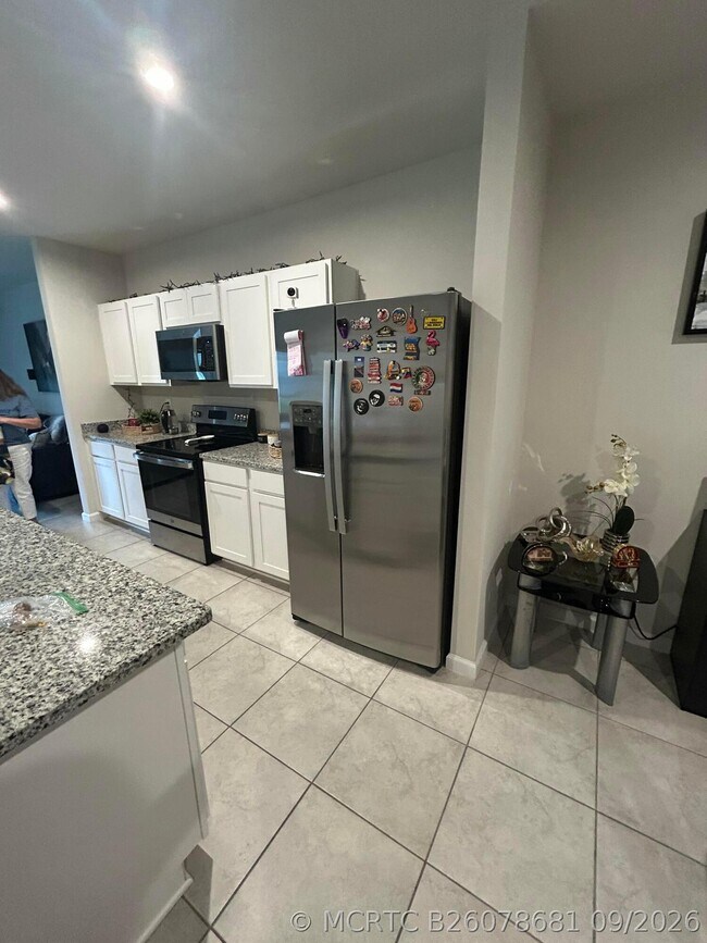 Building Photo - 825 Persimmon Pl