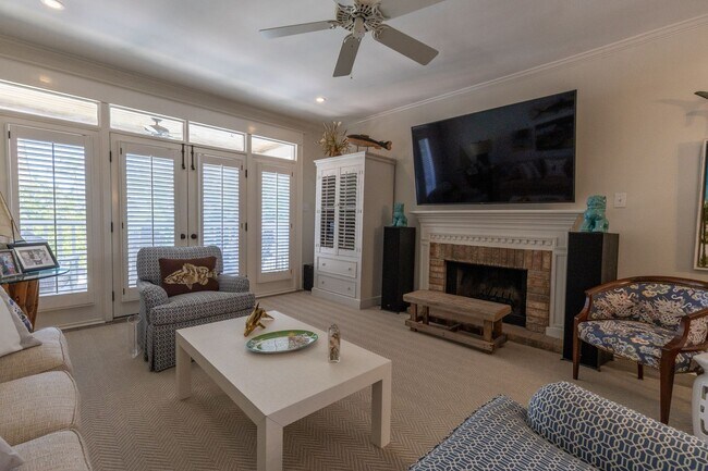 Building Photo - Available now! Top-Floor Bayfront Condo | 2BR · 2BA · Private Balcony · Pool & Wharf Access