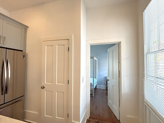 Building Photo - 148S