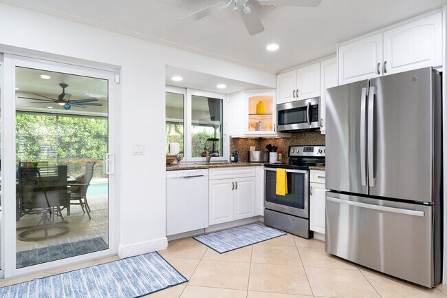 Building Photo - 149 Beachcomber St