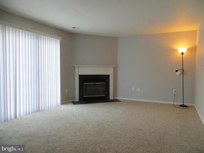 Building Photo - 3606 N Carriage Ct
