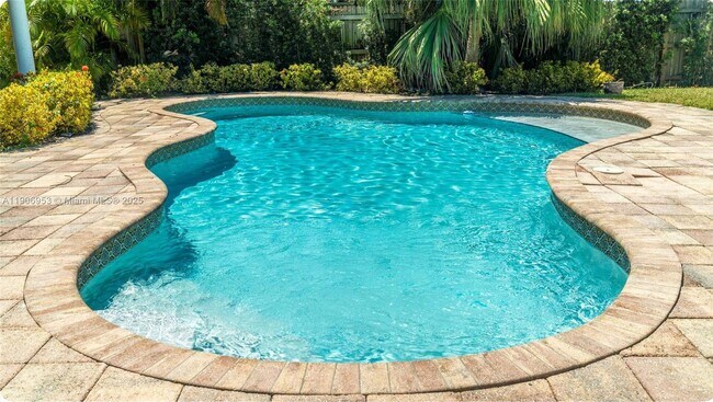 Building Photo - 7536 W Treasure Dr