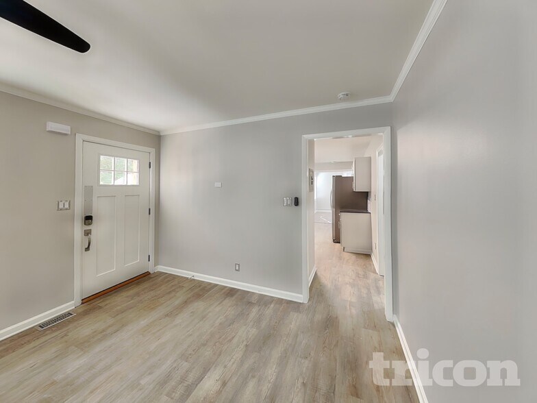 Building Photo - 2210 Weddington Rd