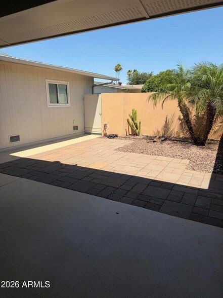 Building Photo - 10833 W Santa Fe Dr