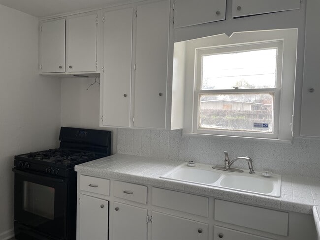 Building Photo - 4225 Harry St