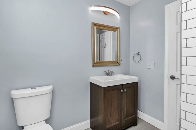 Building Photo - Prime Location! Beautiful Home Only Minutes to The Vista & Downtown