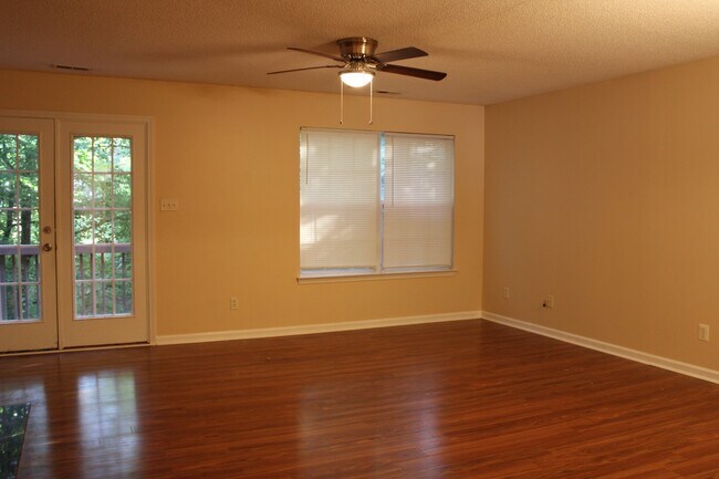 Building Photo - 230 Black Bird Ct