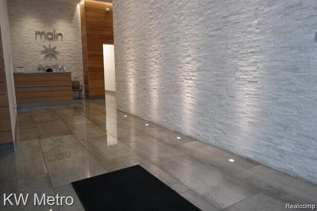 Building Photo - 350 N Main St