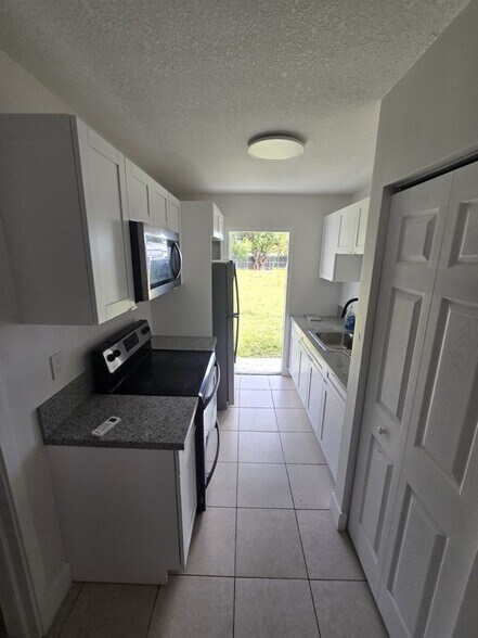 Building Photo - 26633 SW 138th Ct