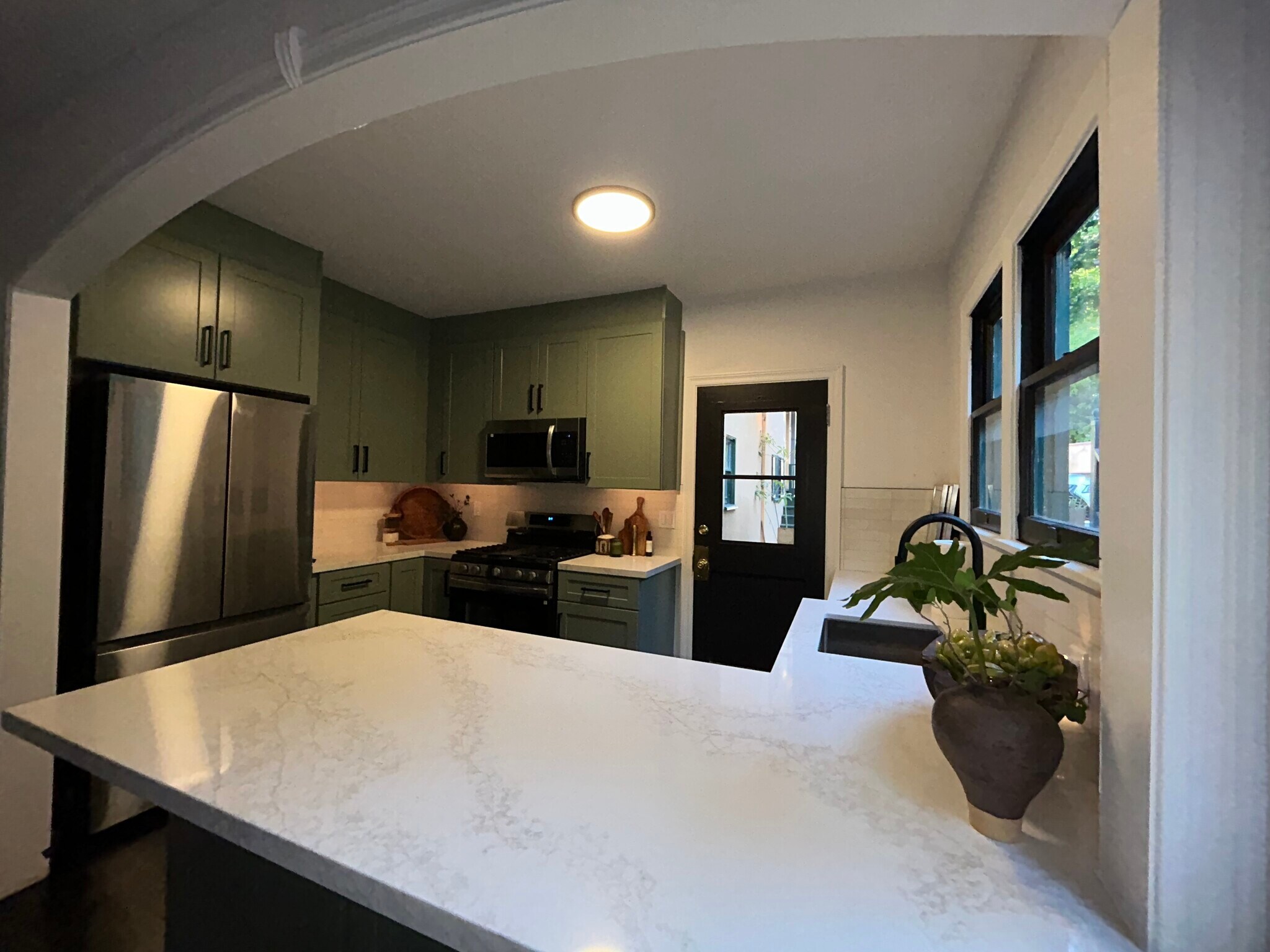 Building Photo - 1954 Hillcrest Rd