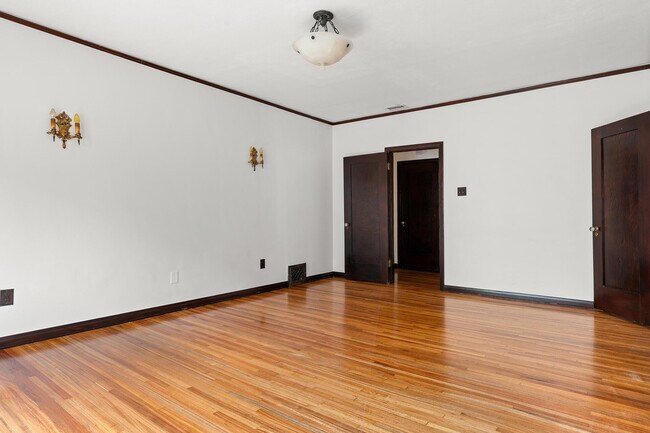 Building Photo - 407 N Orange Dr