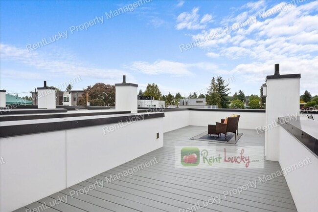 Building Photo - Like-New 2-Bedroom Townhome in Seattle w/R...