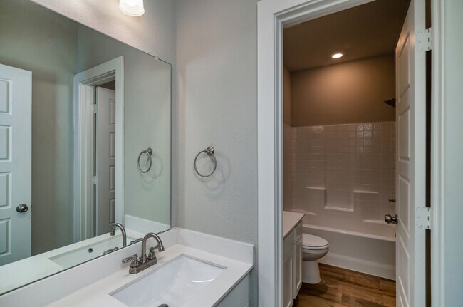 Building Photo - GORGEOUS 2 BEDROOM FOUR PLEX LOCATED IN MI...