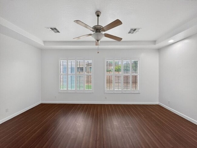 Building Photo - Spacious 3 car garage home at Paseo Trail!