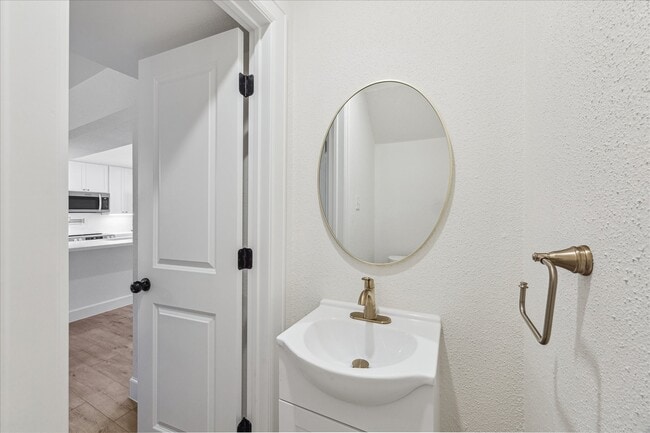 Building Photo - 1525 Bonanza Rd