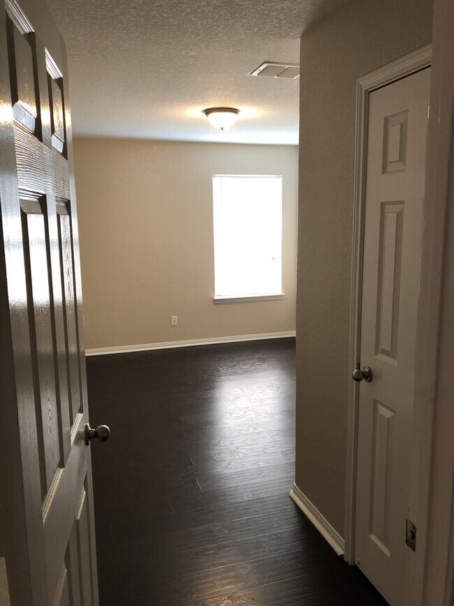 Building Photo - "Hard to Find" Roomy 1-story in Luckey Ran...