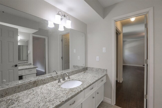 Building Photo - 730 Bison Dr