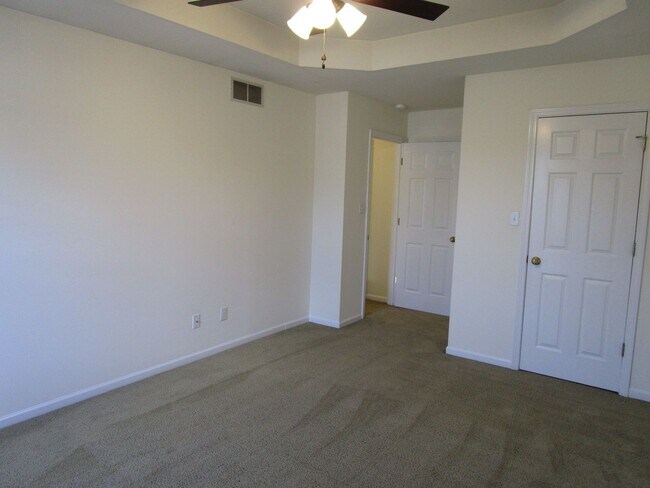 Building Photo - 5004-5006 Carrie Ridge Dr.