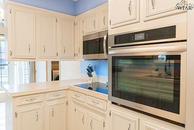 Building Photo - 1223 Amherst St