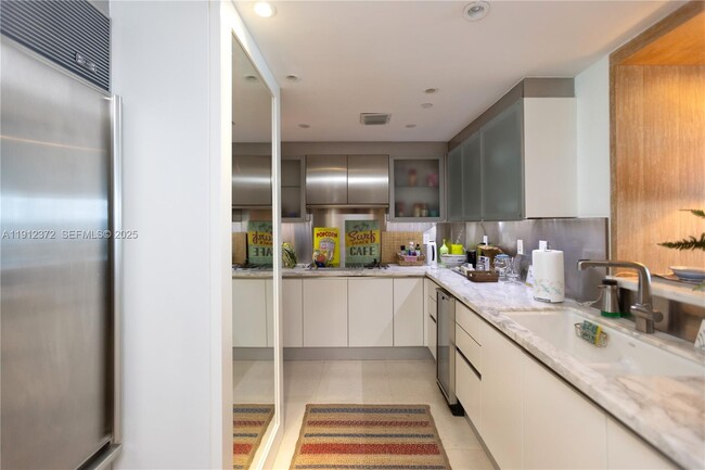 Building Photo - 520 West Ave