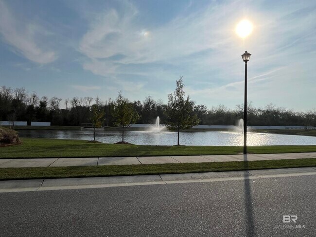 Building Photo - 10762 Winning Colors Trl