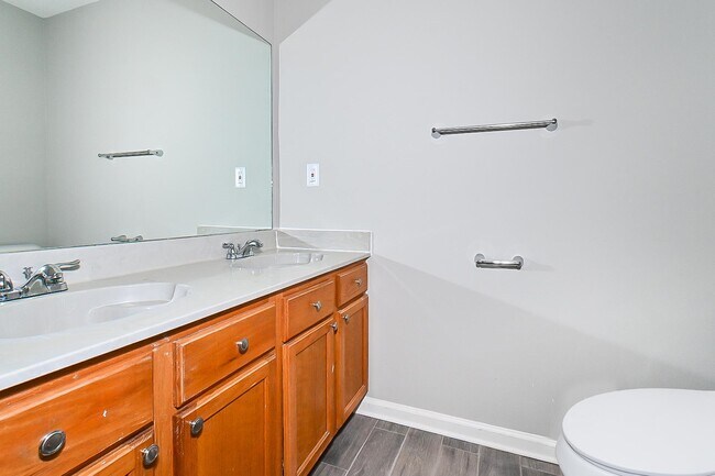 Building Photo - 7865 Shadowland Cove