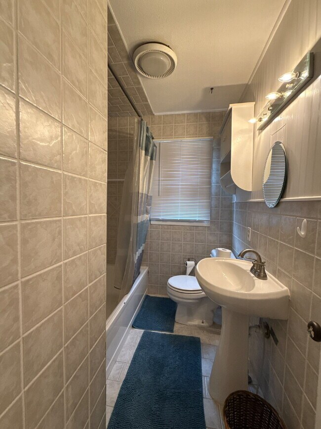 Building Photo - "Cozy 3-Bed, 2-Bath Gem on Cypress Avenue with 1375 Sq Ft of Space in Huntsville!"