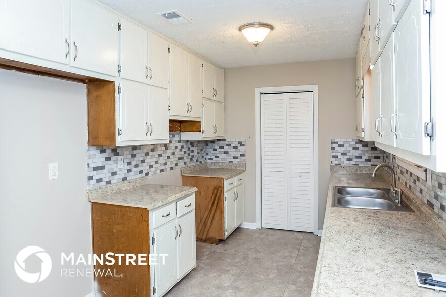 Building Photo - 5845 Bearing Way