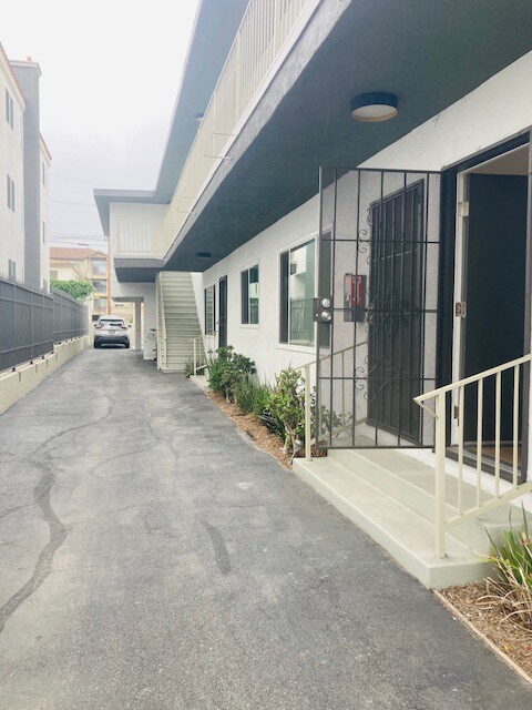 Building Photo - 3337 S Durango Ave
