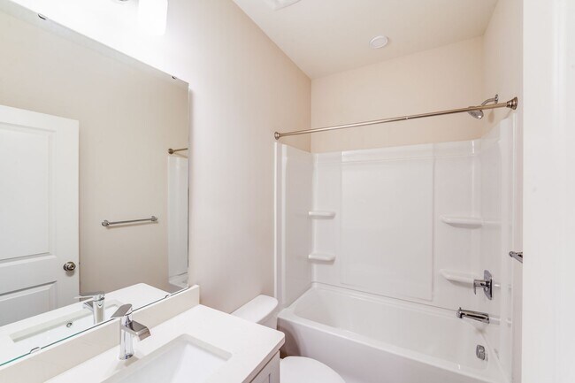 Building Photo - 645 Brookwood St