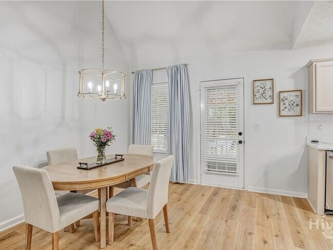 Building Photo - Beautiful 3BR/3BA Home with Private Pool in Commerce