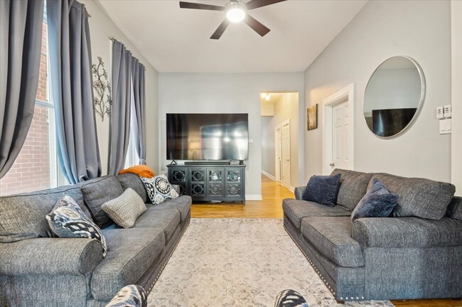 Building Photo - 1448 N Fairfield Ave