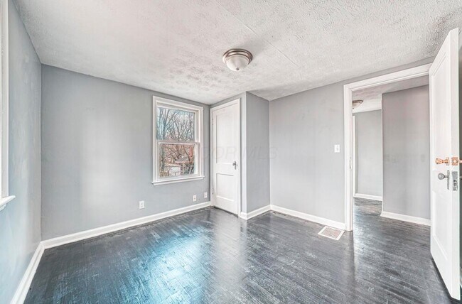 Building Photo - 2360 Taylor Ave