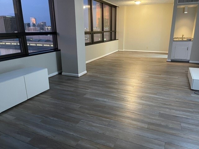 Building Photo - 5150 Hidalgo St