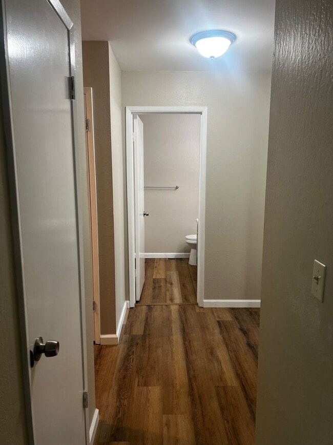 Building Photo - 3 Bedroom/2 Bathroom Single Story Home In ...