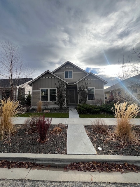 Building Photo - 4 Bed 2.5 Bath in Boise!