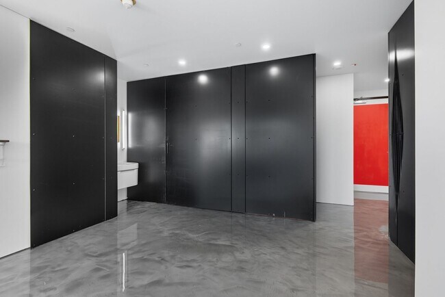 Building Photo - Newport Lofts 1813