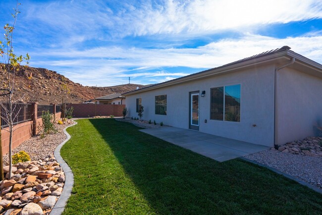 Building Photo - 4 bedroom 2 Bath Home in Desert Edge Cove ...