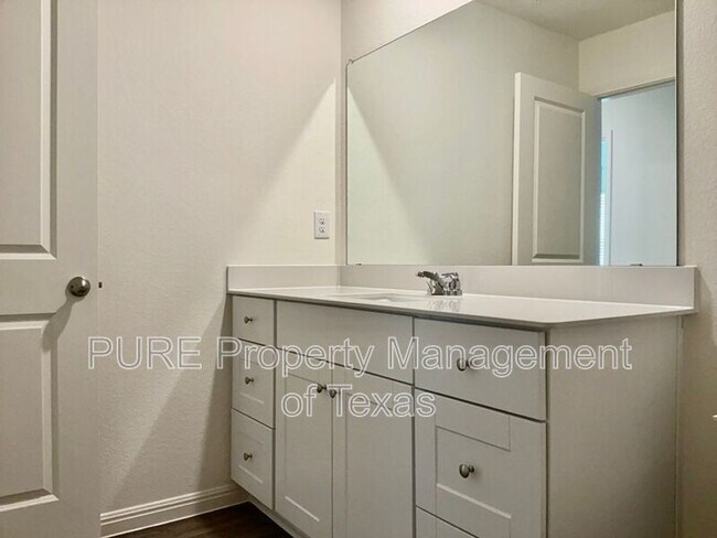 Building Photo - 203 Stonebrook Dr