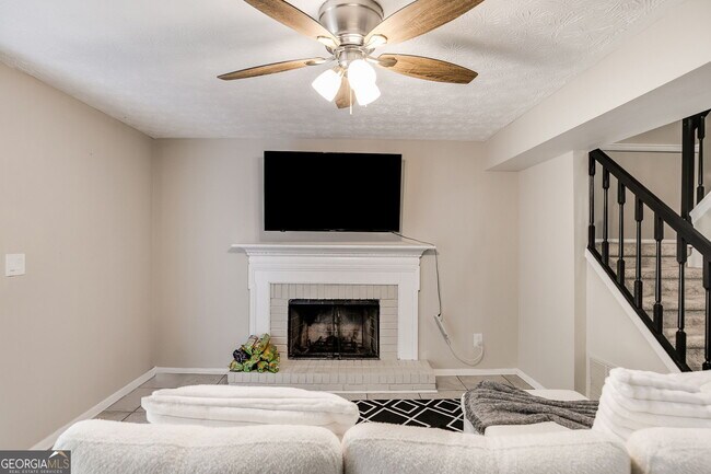 Building Photo - 6413 Wedgewood Trce