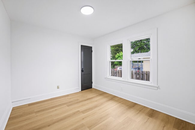 Building Photo - 1369 Tonawanda Ave