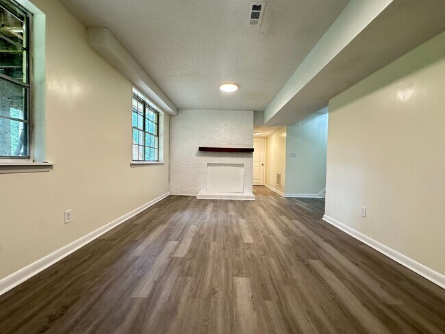 Building Photo - Home for rent in Gardendale