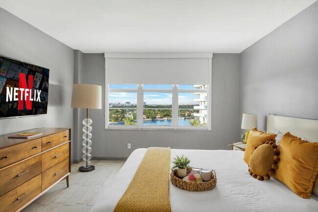 Building Photo - 5151 Collins Ave