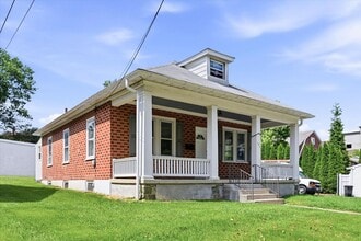 Building Photo - Student Rental next to WCU Campus | 3 Bed Single Family Home w/ Covered Front Porch, Yard & Basem...