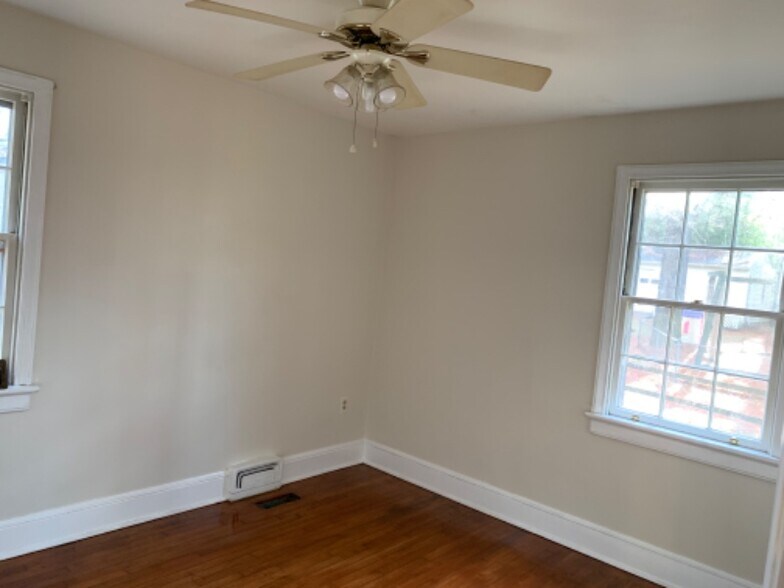 Building Photo - 14201 Harrowgate Rd