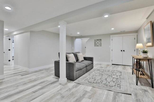 Building Photo - 7 Christopher St