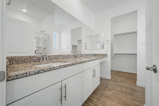 Building Photo - 8232 E University Dr