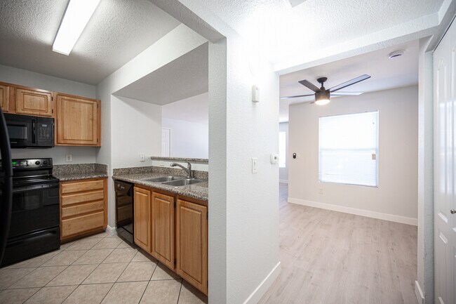 Building Photo - 5055 W Hacienda Ave