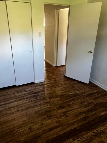 Building Photo - 110 Short St